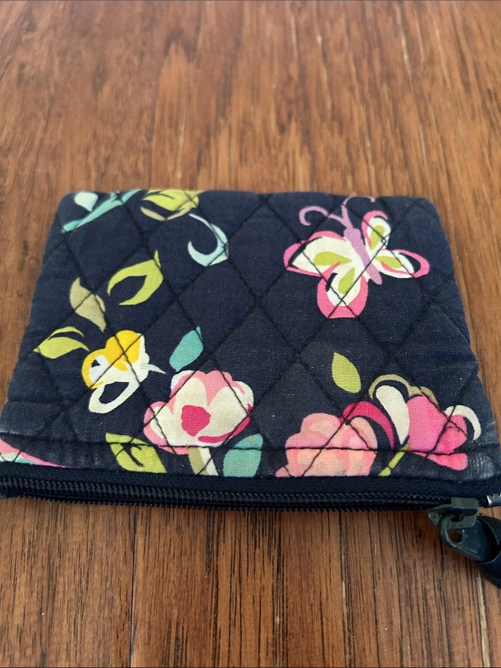 Vera Bradley coin & card pouch, retired 2016 “Ribbons” Breast Cancer Awareness